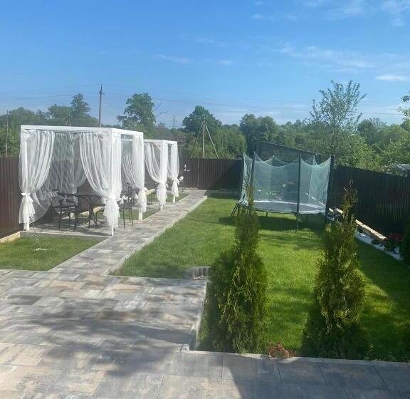 اتاق استاندارد چهار تخته, Prykarpatska Villa