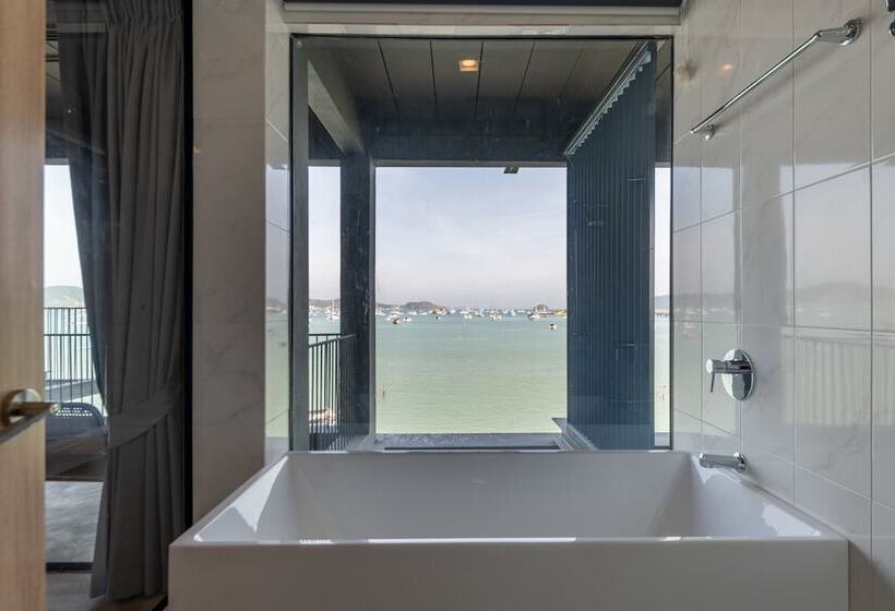 디럭스 패밀리 룸, Arch39 Phuket Beach Front