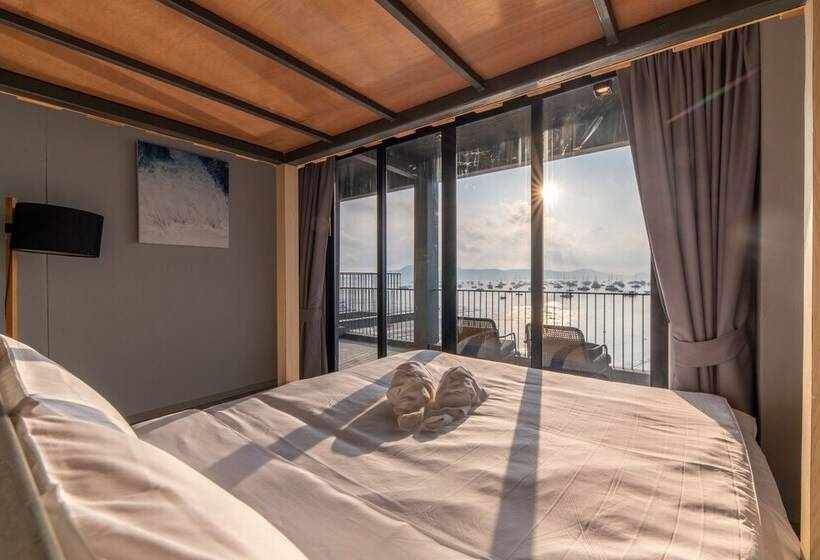 디럭스 패밀리 룸, Arch39 Phuket Beach Front