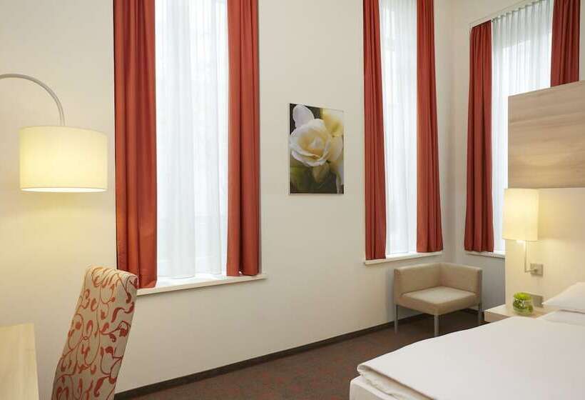Номер Комфорт, H+ Hotel München