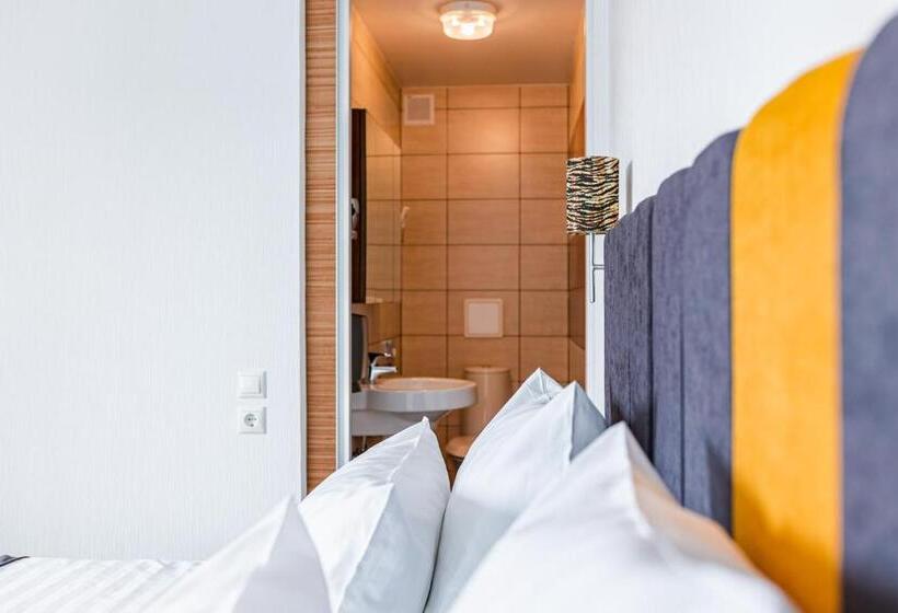 سوییت, Inger Hotell