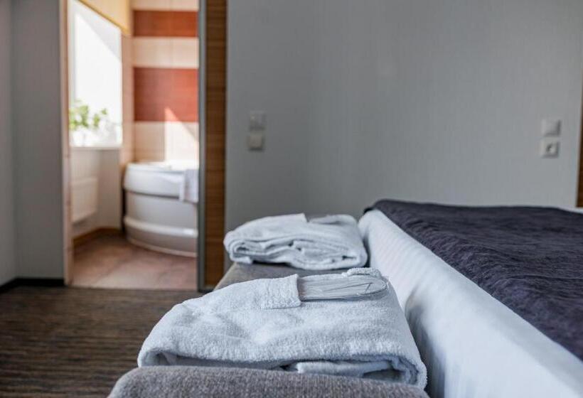 سوییت, Inger Hotell
