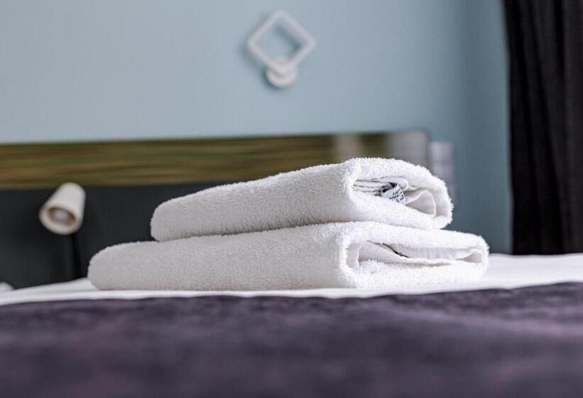 اتاق استاندارد سه نفره, Inger Hotell