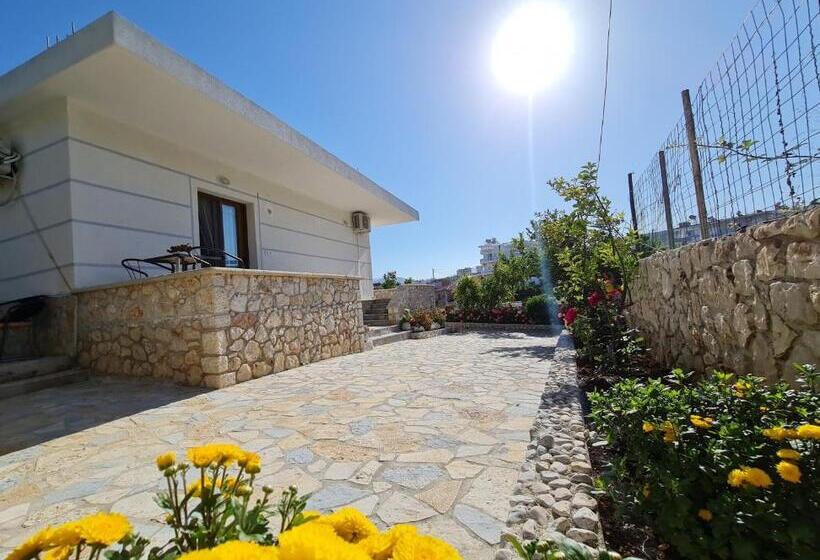 اتاق استاندارد چهارنفره با بالکن, Guesthouse Redilka