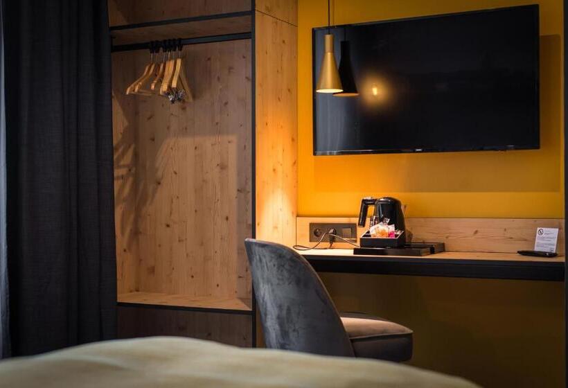 Номер Стандарт Трехместный, L  Hôtel & Spa Ribeauville  Haut Koenigsbourg