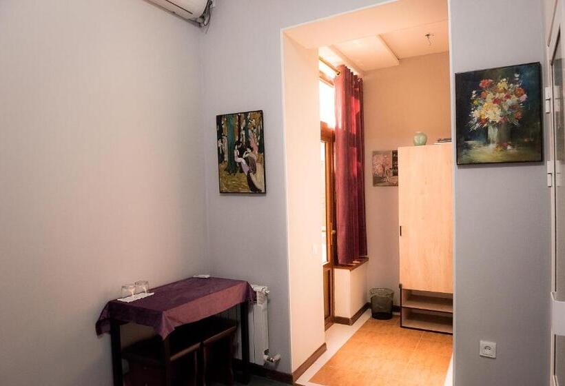 Номер Deluxe, Old Radio Hostel