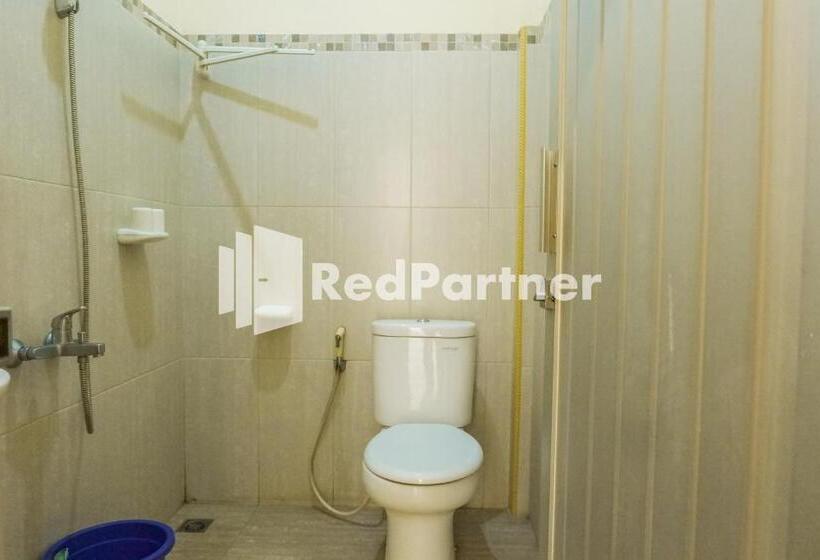 Номер Deluxe, Grand Kembar Hotel Mitra Reddoorz