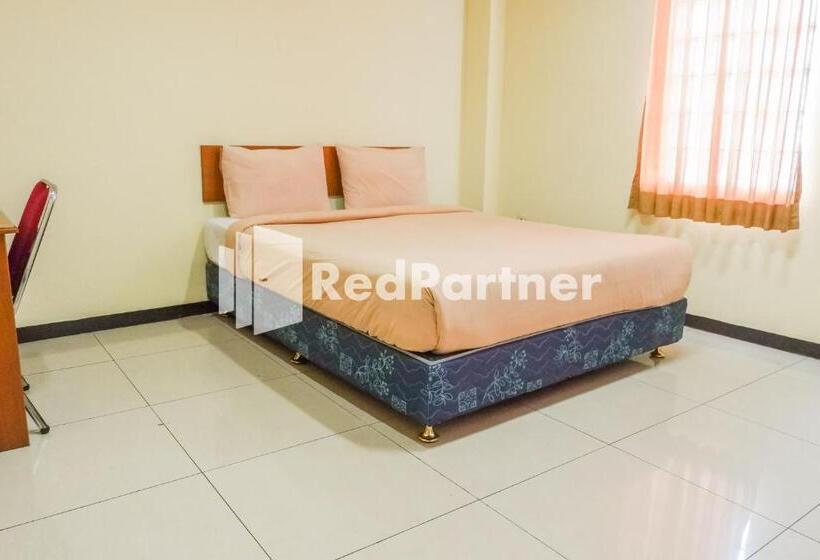 Номер Deluxe, Grand Kembar Hotel Mitra Reddoorz