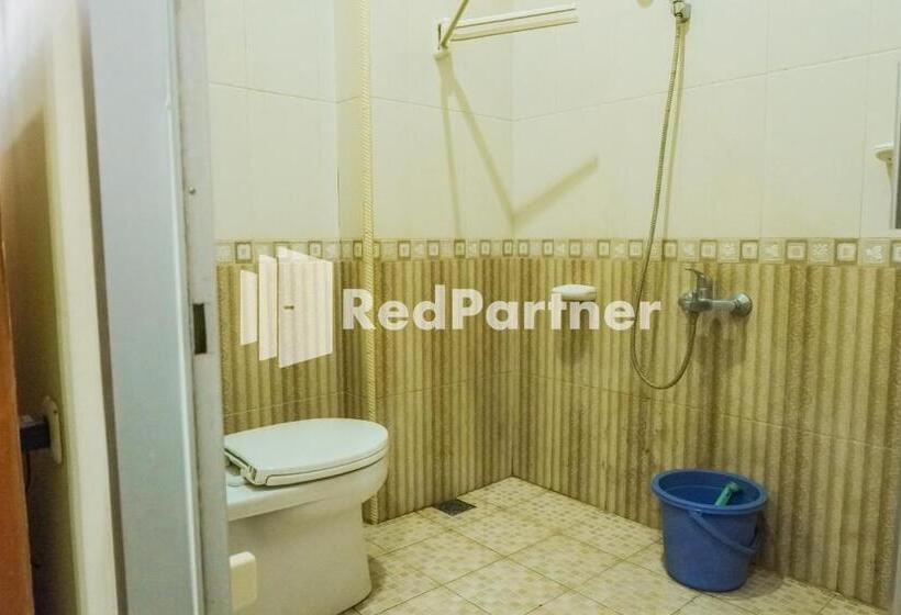Номер Стандарт, Grand Kembar Hotel Mitra Reddoorz