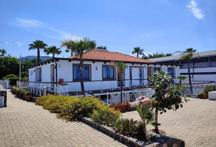スタンダードルーム, Le Mandrelle Beach Resort