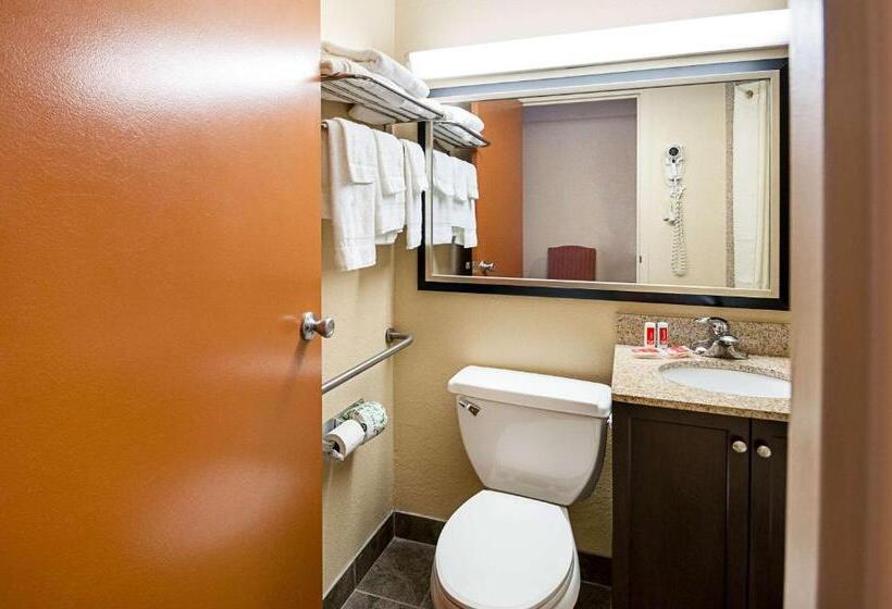 身障者適用キングサイズベッドルーム, Quality Inn Near Pimlico Racetrack
