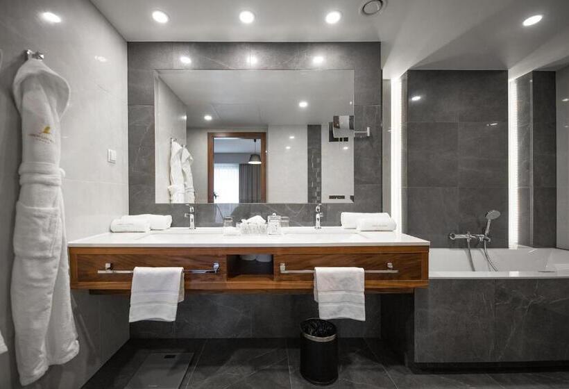 Suite with lake view, Heron Live Hotel Marina & Spa