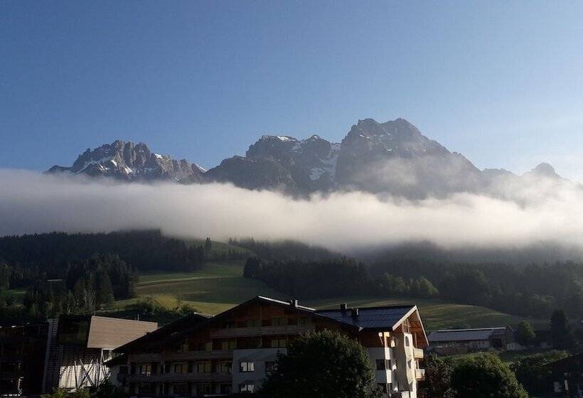 اتاق لوکس با بالکن, Salzburger Hof Leogang