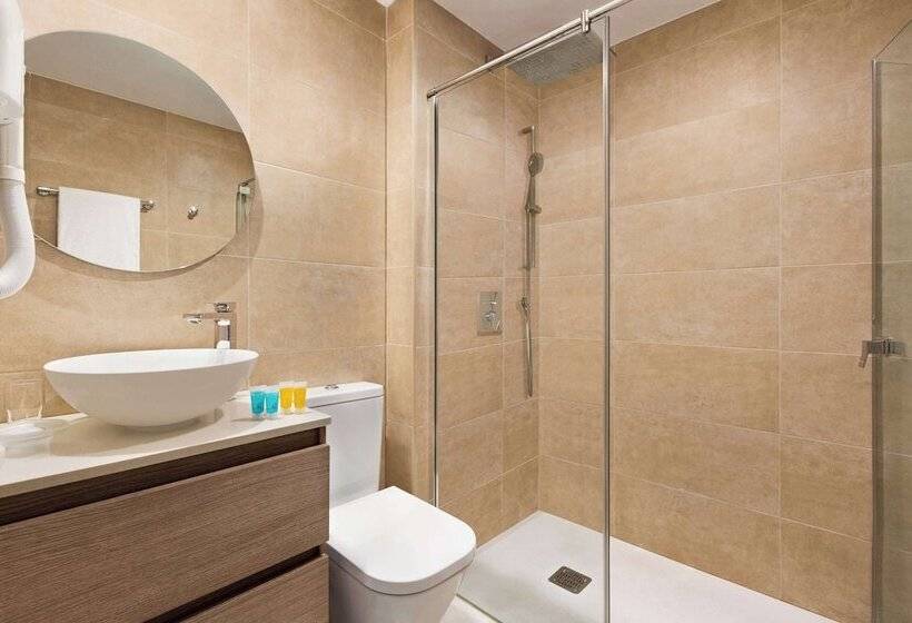 آپارتمان ممتاز دوخوابه رو به دریا, Ramada Hotel & Suites By Wyndham Costa Del Sol