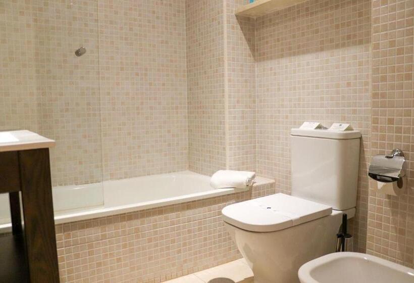 آپارتمان ممتاز سه‌خوابه رو به دریا, Ramada Hotel & Suites By Wyndham Costa Del Sol