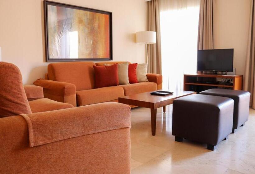 آپارتمان ممتاز سه‌خوابه رو به دریا, Ramada Hotel & Suites By Wyndham Costa Del Sol