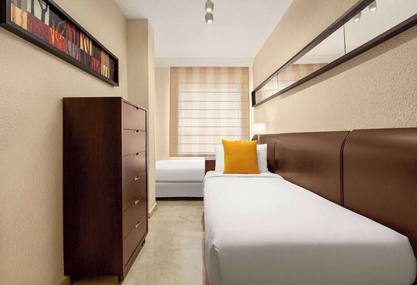 آپارتمان ممتاز سه‌خوابه رو به دریا, Ramada Hotel & Suites By Wyndham Costa Del Sol
