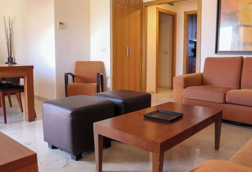 آپارتمان ممتاز سه‌خوابه رو به دریا, Ramada Hotel & Suites By Wyndham Costa Del Sol