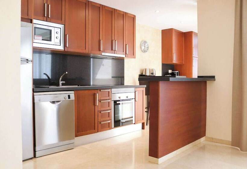 آپارتمان ممتاز دوخوابه رو به دریا, Ramada Hotel & Suites By Wyndham Costa Del Sol