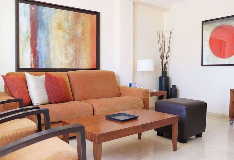 آپارتمان ممتاز دوخوابه رو به دریا, Ramada Hotel & Suites By Wyndham Costa Del Sol