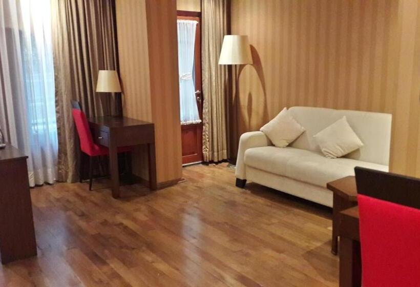 اتاق استاندارد سه تخته با چشمانداز باغ, Mangana Konak