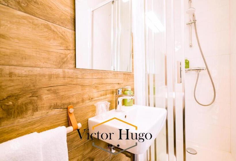 스탠다드 싱글 룸, Victor Hugo Lorient