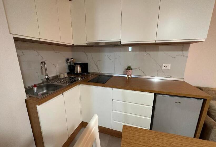 패밀리 스위트, Maison Apartments