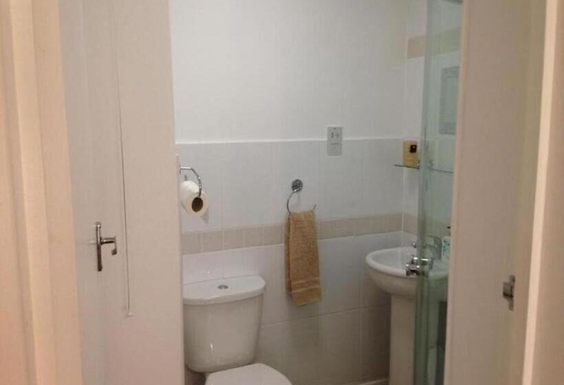 חדר סטנדרט לשלושה, Room In Guest Room   Comfortable Family Room With Tv, Free Fast Wifi, Sleeps 4 With 1 Bunk Bed