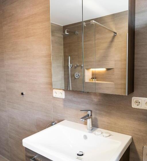 Апартаменты 1 Спальня, & Apartments Böhm