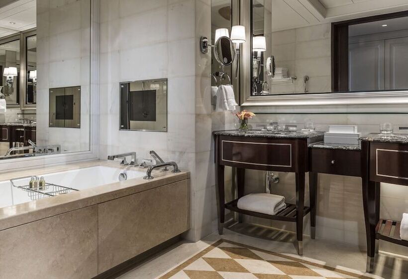 Номер Deluxe, Four Seasons Hotel Macao
