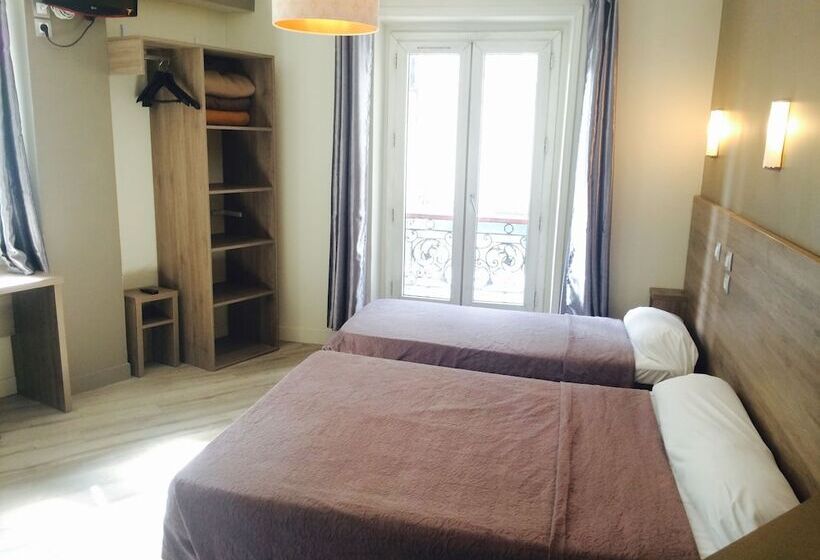 Standaard Driepersoonskamer, Grand Hôtel Magenta