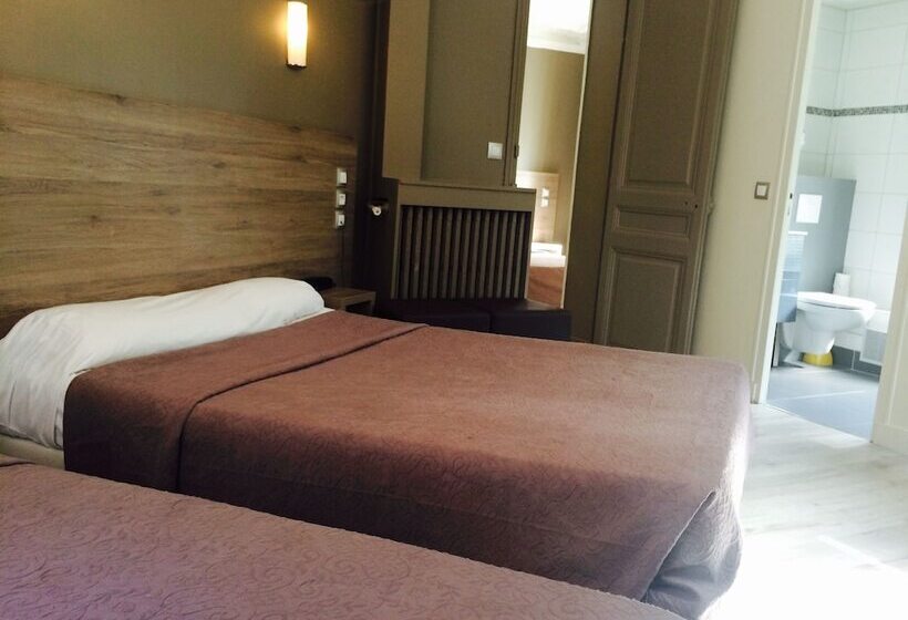 Standaard Vierpersoonskamer, Grand Hôtel Magenta