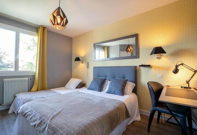 Номер Стандарт Трехместный, Hôtel Parc Adélie   Logis Hôtels