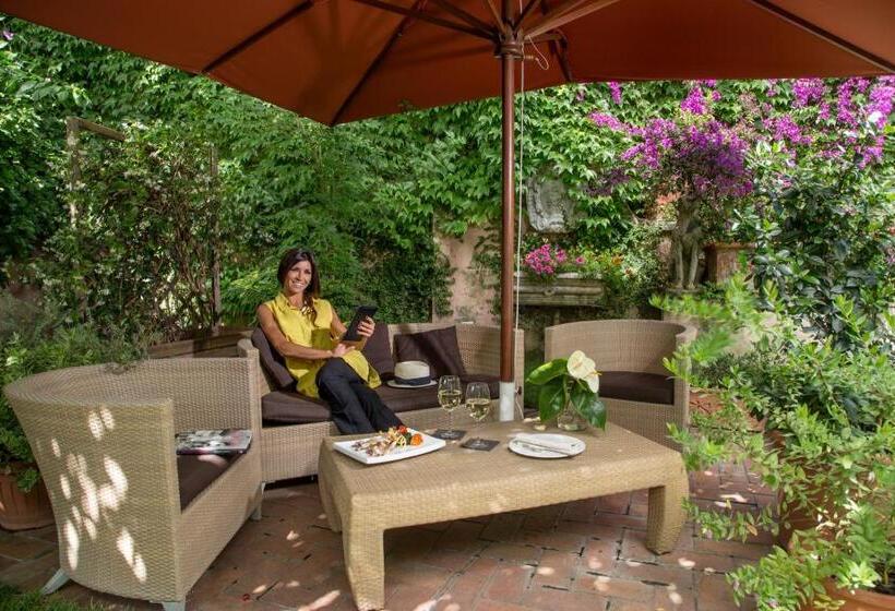 سوییت با چشم‌انداز باغ, The Inn At The Roman Forum