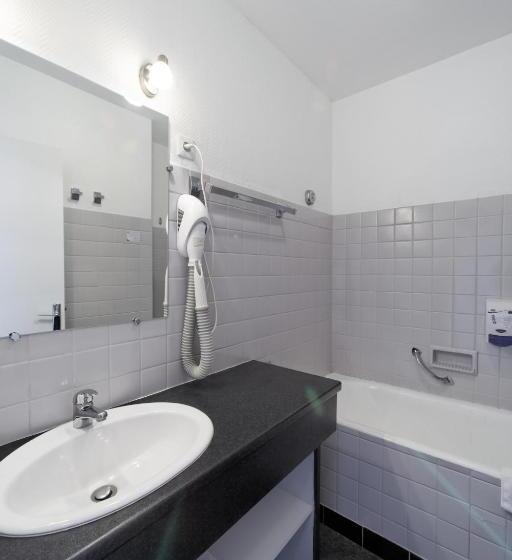 Четырехместный Номер Стандарт, The Originals City, Hôtel Armen Le Triton, Roscoff