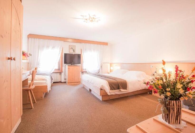 اتاق راحتی سه تخته, Villa Trieste