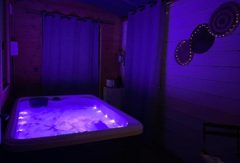 Номер Стандарт с Балконом, Chambre Avec Spa Privé