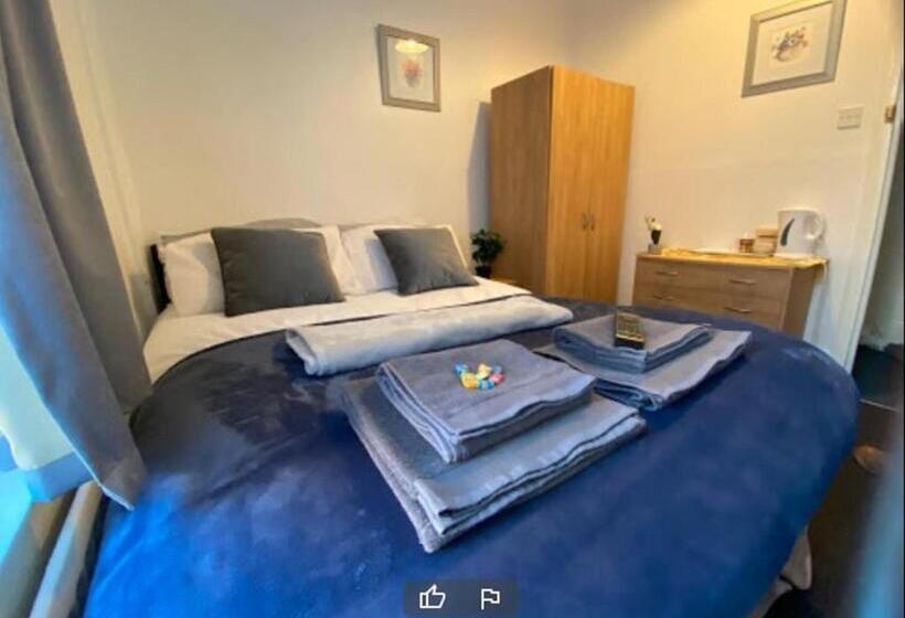 Семейный Номер Совместный Санузел, Tudor Lodge  Redcar Beach