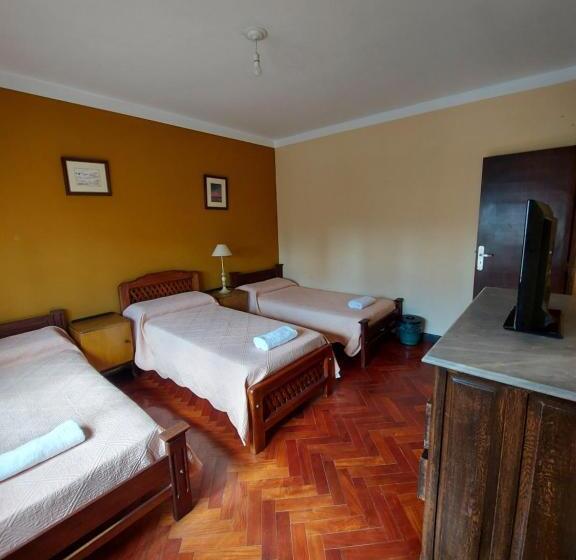 اتاق استاندارد چهارنفره با سرویس بهداشتی مشترک, Coya Hostel