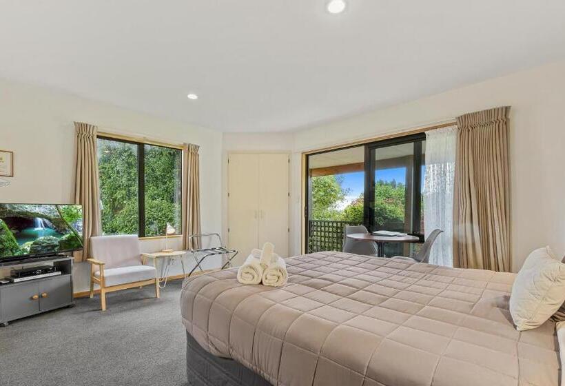 إستوديو قياسى, Alpine Garden Motel