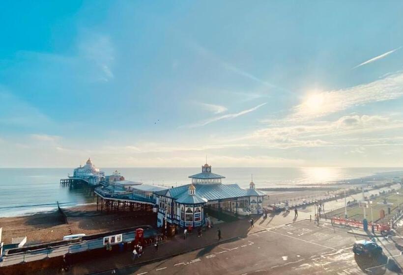 Семейный Номер Вид на Море, The Pier