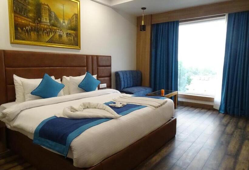 Номер Superior, The Grand Arc Hotel & Convention Centre