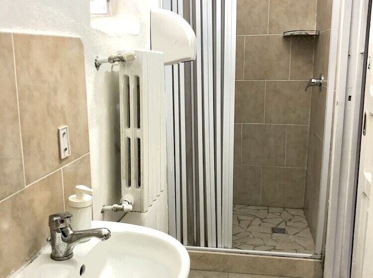 Кровать в Общей Комнате, H Hostel Friendly Accommodation