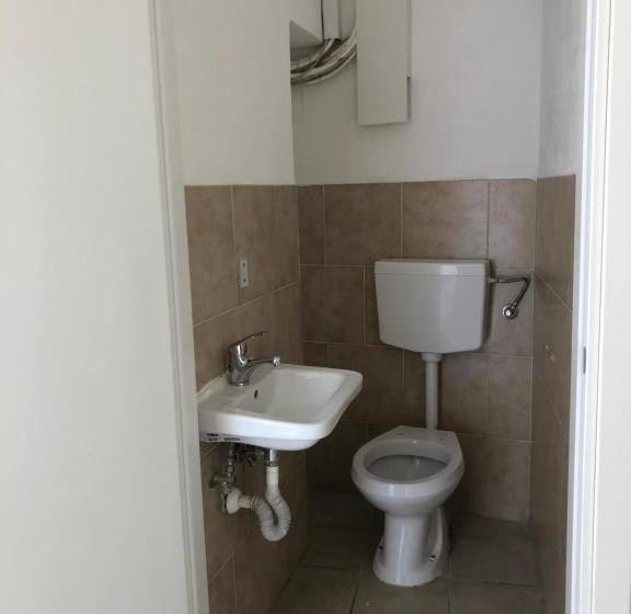 Кровать в Общей Комнате, H Hostel Friendly Accommodation
