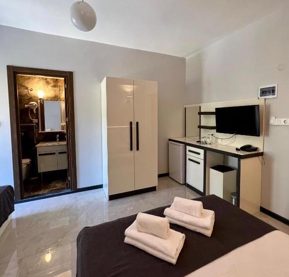 Трехместный Номер Стандарт с Балконом, Otel Beyaz İnci