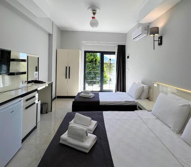 Трехместный Номер Стандарт с Балконом, Otel Beyaz İnci