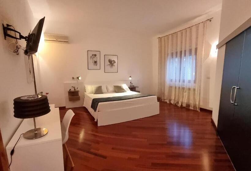 Háromágyas Standard Szoba, Villa Vittoria
