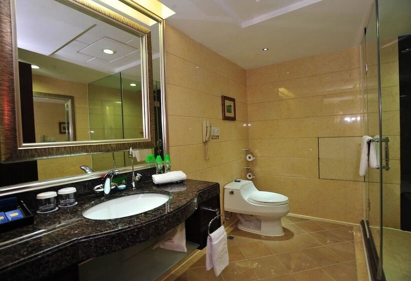 Номер Deluxe, The Royal Marina Plaza Hotel Guangzhou