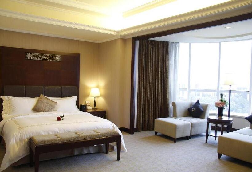 Номер Deluxe, The Royal Marina Plaza Hotel Guangzhou