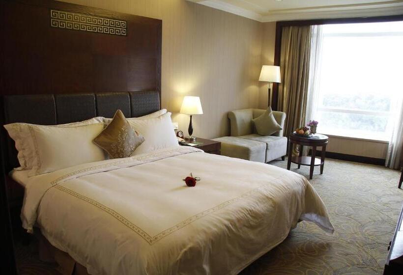 Номер Executive, The Royal Marina Plaza Hotel Guangzhou